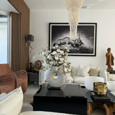 Largeotor artificial plant in vase